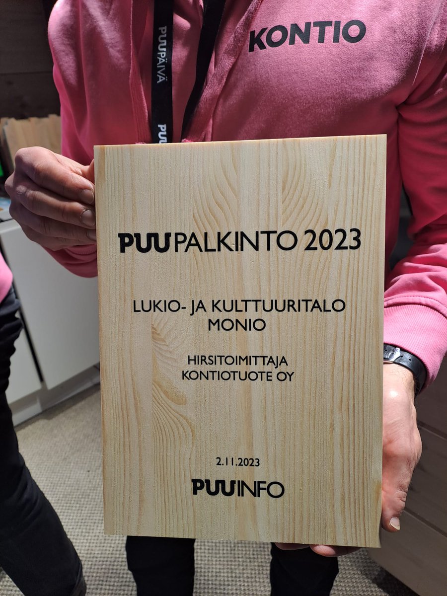 Onnittelut vuoden 2023 Puupalkinnosta Lukio ja kulttuuritalo Monio! Tuusulassa sijaitseva Monio on ensimmäinen 3-kerroksinen hirsikoulu ja yksi isoimmista hirrestä toteutetuista julkisista rakennuksista Suomessa. 
#monio #hirsirakentaminen #puurakentaminen #hirsi #tuusula