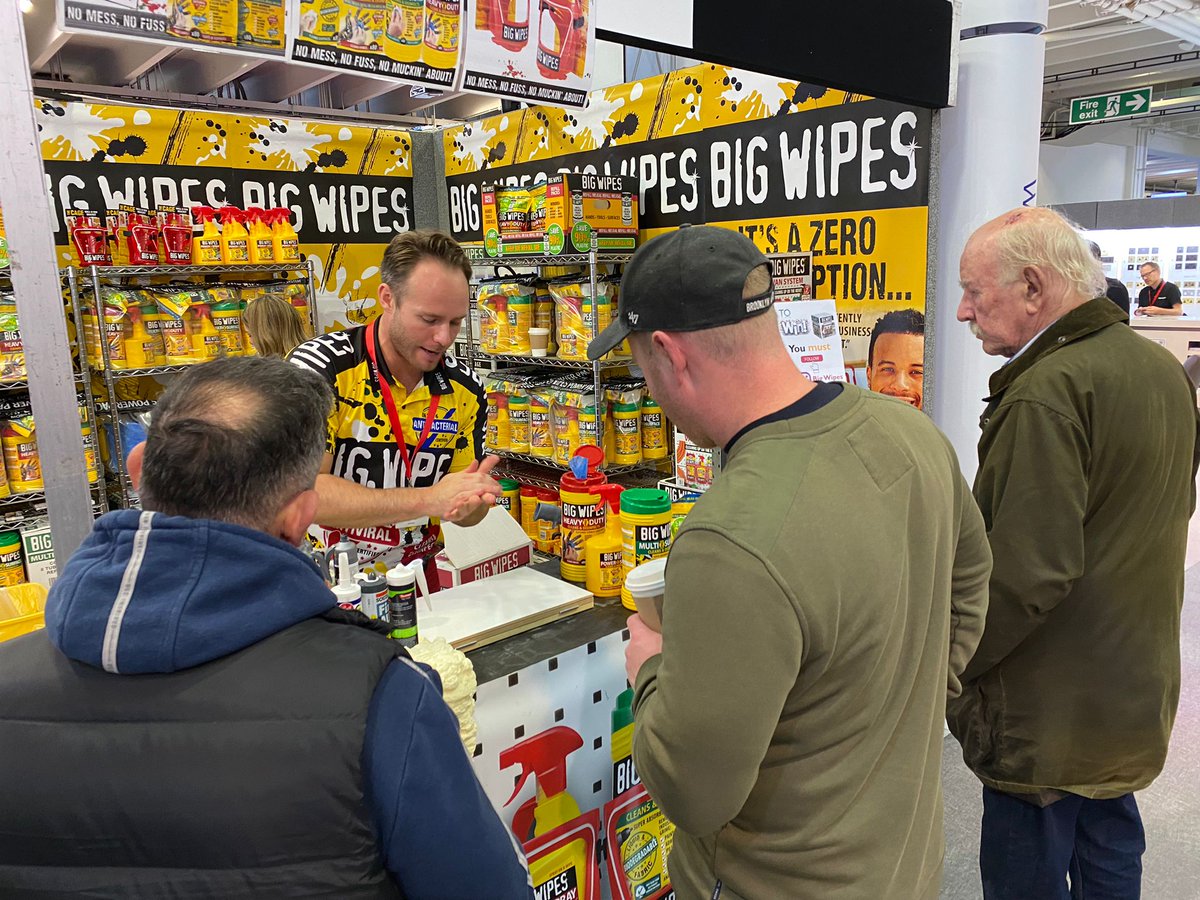 Toolfair_PBLive's tweet photo. Saving you time and money, @BigWipes can help you to fight away that dirt quickly and effectively with their unique system of products 🙌 See their latest demos today at #Toolfair and #ProBuilderLive https://t.co/xExb5TQxPw