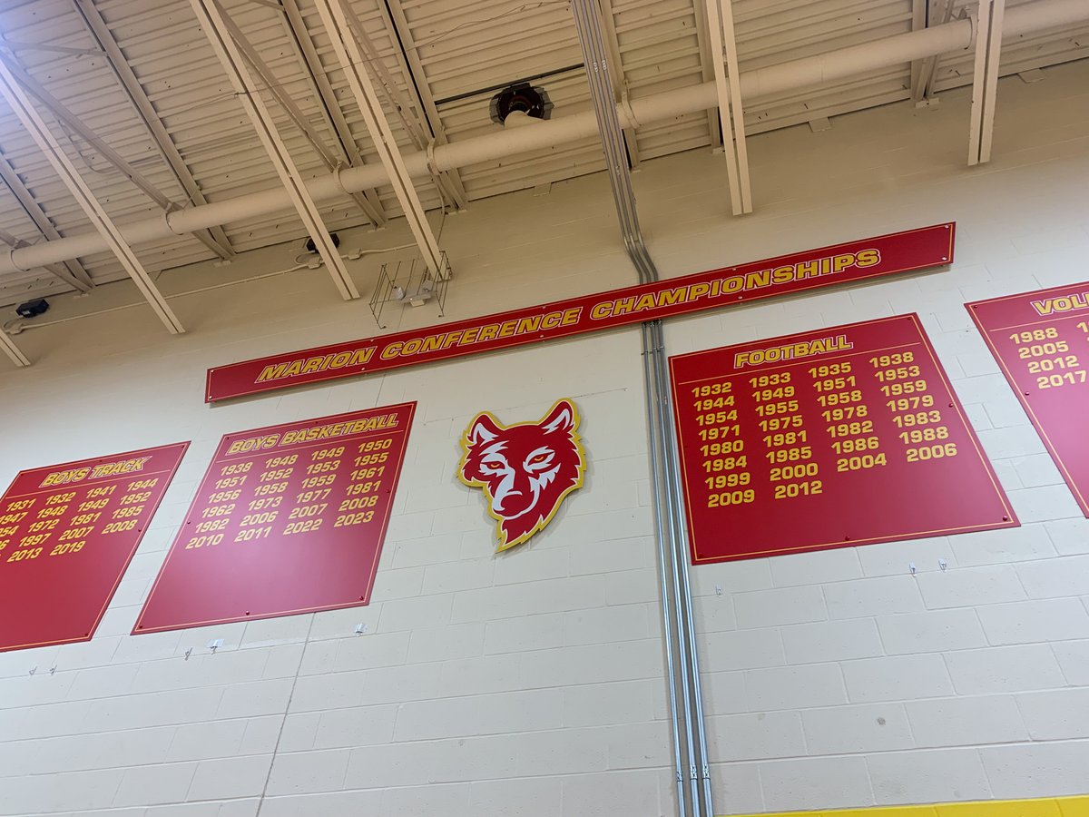 VarsityGroupDSM's tweet photo. These sleek signs are great for any gym! @Marion_ISD added some champion signs in the gym!
Contact Adam at adam@varsitygrp.com for all your Iowa signage needs!
#Marion #VarsityGrp #IowaSchools https://t.co/OokT3OhxAl