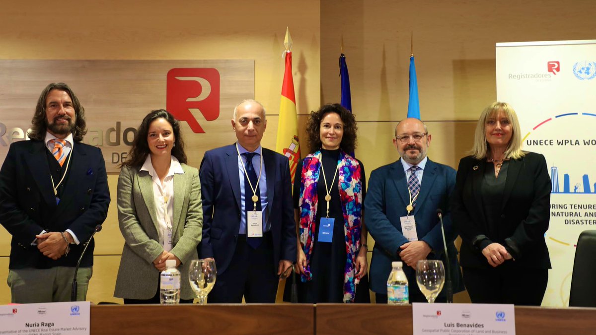 Registrador_es's tweet photo. @UNECE @MariaClode @justiciagob @PrindexGlobal @GLTNnews @cucasimo @PilarVerdejo @uni_mainz_eng @UNHABITAT @luiseitor090 @UNECEHLM @UNECEForests @SrgioSaavedra @FilomenaGRosa @unecestat @pu_unece @UNECEAarhus @UNECE_Water Mesa redonda: 'Addressing impacts of natural and man-made disasters on tenure rights using legal instruments and other tools', con Luis Benavides @luiseitor090, Nuria Raga, Chrissy Potsiou, de WPLA/B-Athens, @DorisAndoni #PolisU, David Egiashvili y Sergio Saavedra @SrgioSaavedra https://t.co/WWTOkaJnbB