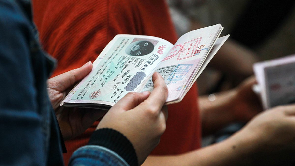 Market_Reports's tweet image. The future of #TravelDocumentation is evolving. #ElectronicVisas (#eVisas) are revolutionizing the way we obtain #TravelPermits. No more endless queues or lengthy paperwork; E-#visas have simplified the process, making #InternationalTravel more accessible: bit.ly/3EIa7Dp