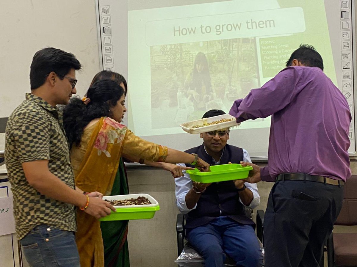 VikDrall's tweet photo. Feeling elated to be a part of #ProjectMicrogreens☘️
With @Dir_Education vision & support, #TeamDoE is planning to grow & harvest Microgreens within @DelhiGovtSchool premises.
Our students will consume them during food breaks😋
Let’s flourish Education & Micro-greens together! https://t.co/hKGjO1EWj1