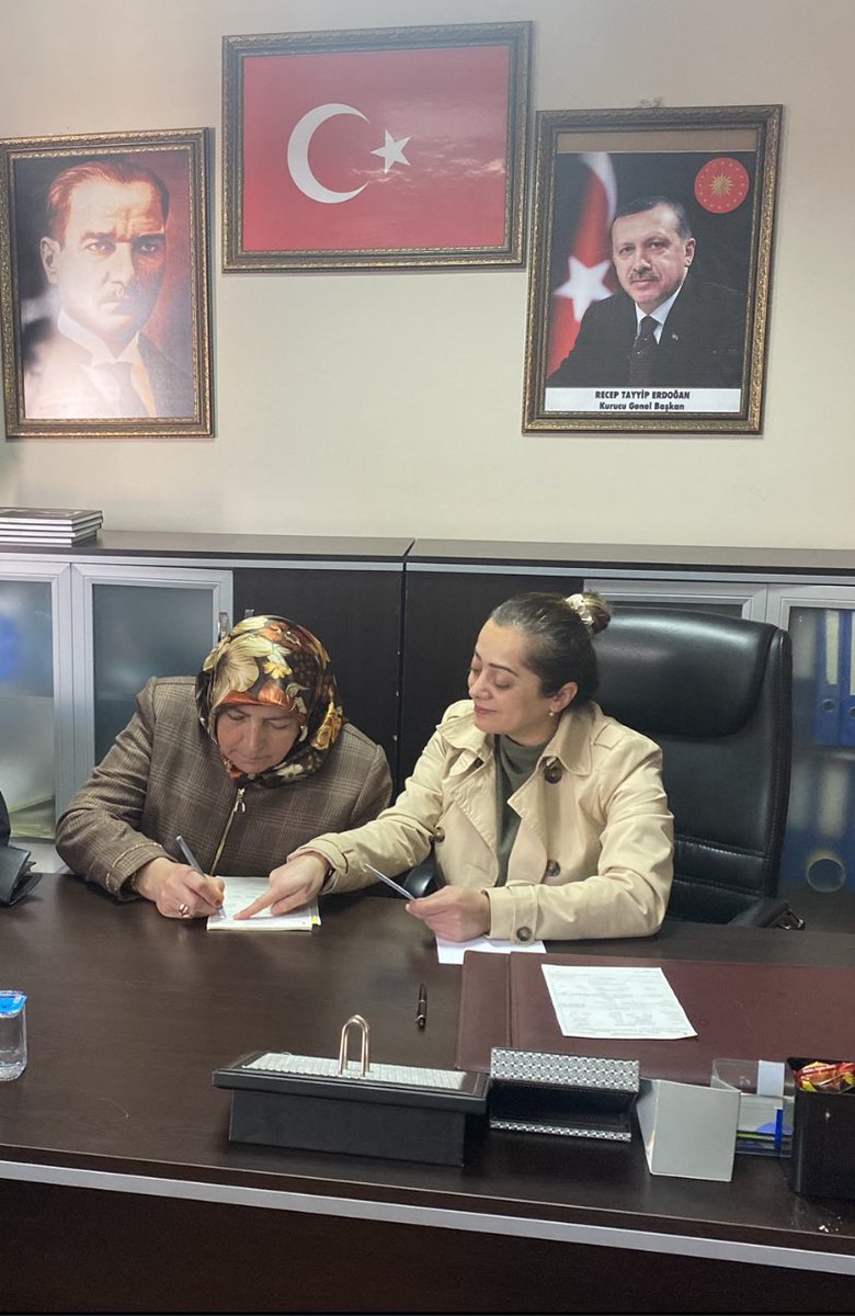 akkadinkars's tweet photo. İl Kadın Kolları Başkanımız @sara_zelal ;

Partimize üye olmak isteyen bayan arkadaşlarımızın üyelik işlemlerini yaptı.

Ailemizi büyütmeye devam ediyoruz. https://t.co/Ik2dFzxElM