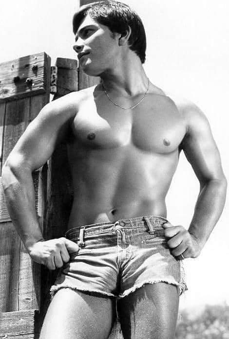 yyftd's tweet photo. Here's Your TBT Yum Yum.
#yumyumfortheday #beefcake #sexyguy #hotmenofinsta #TBT https://t.co/OmdDhc1lES