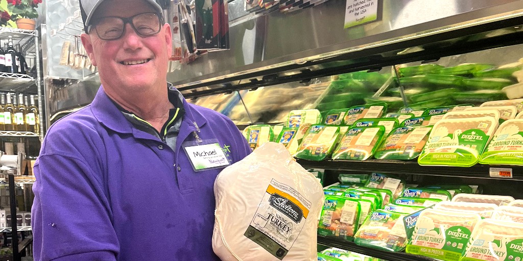 newportmarket's tweet photo. That’s right, we're taking Thanksgiving turkey reservations! 🦃🤳🏼
Our butchers are ready to take your order today, so call (541-382-3940) or come in today to reserve yours.
#newportavemarket #itsturkeytime #thanksgiving #onemarketakazillionwonders https://t.co/i6Vk5nN0pC