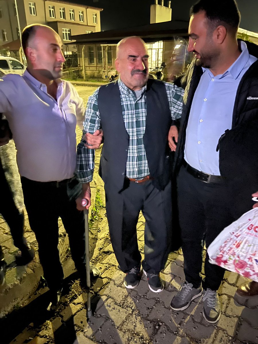hdp_idil's tweet photo. Rê hevalên me mehmet emîn sosin û asim demîr piştî tekoşînek 30 salan berî çen xulekan ji zindana espîyê ya gîresonê tahlîye bûn ûn bi xêr htin nirxên gelên kurd https://t.co/WNjE8hiqoW