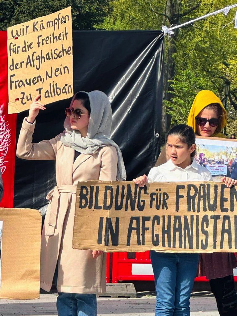 KiteRun65667248's tweet photo. Parwana Ibrahimkhel Najrabi was protesting on the streets of Kabul when the Taliban started excluding women from public. The 23-year-old woman was detained and talks about the violence she faced. https://t.co/lN0RYvth8W #breadworkfreedom #afghanistan #genderapartheid https://t.co/ApUEmnZ1gl