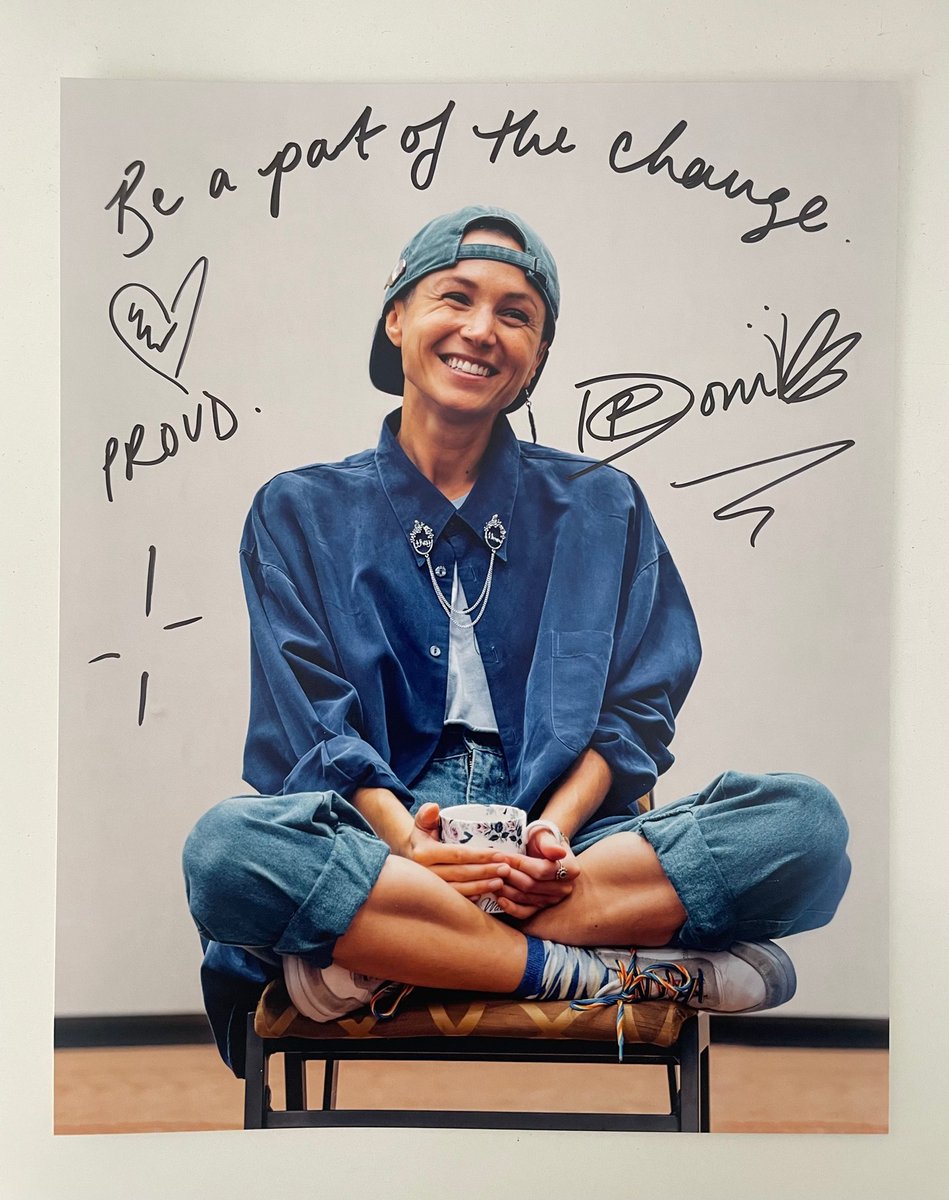 ifyouseejordan's tweet photo. 🦋GIVEAWAY🦋

Gifting this 8x10" original print of @DominiqueP_C! Signed by Dom at EarpFusion. I asked them to write whatever message they wanted to an Earper.

Everyone welcome to enter — just comment your favorite Earpy gif of Dom.

#DomIsTheBombThursday #WynonnaEarp https://t.co/0F0pFXPc5O