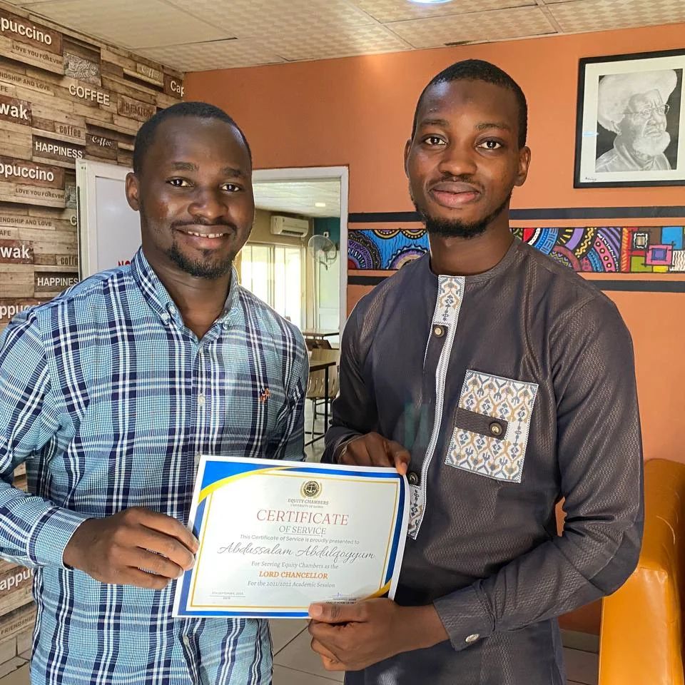 EUnilorin's tweet photo. Spot the beautiful smiles on the faces of our excos during the presentation of awards at our last hangout😍
#hangout #equitychambers https://t.co/ji1idBS6uv