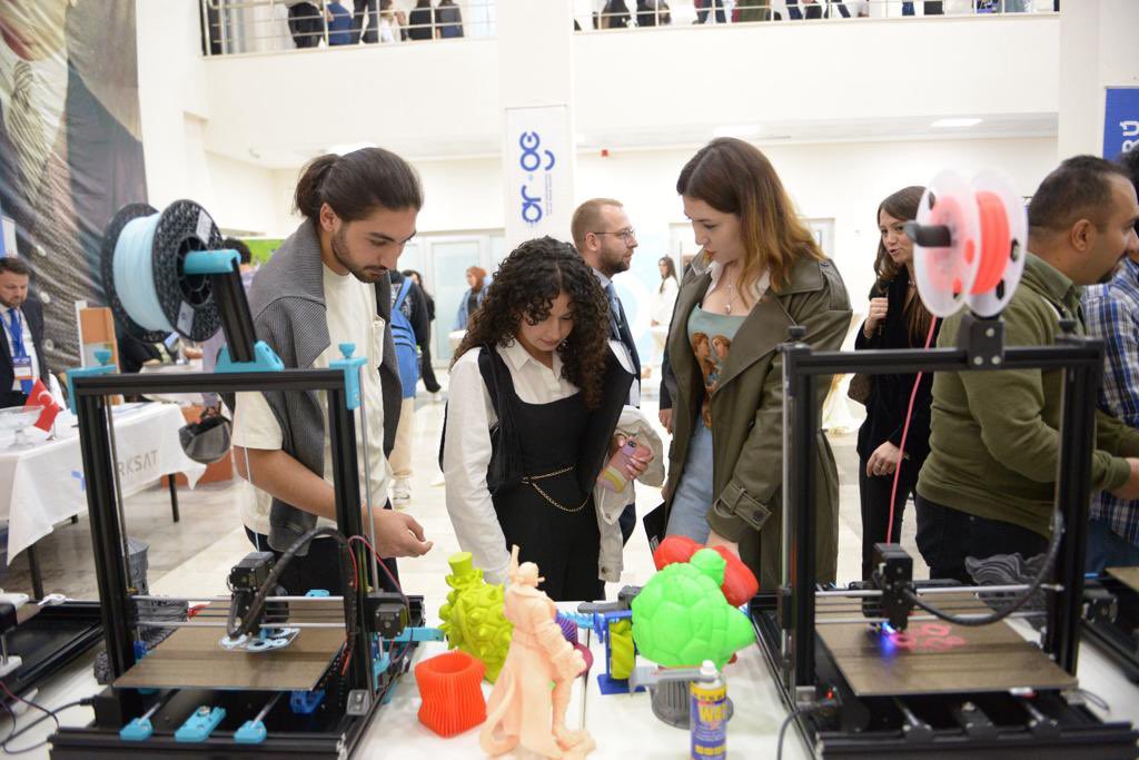 BARÜ 6️⃣. Ar-Ge Proje Pazarına gelmişken kariyer fırsatlarını değerlendirmemek olmaz✈️🛰️🚢

#BARÜ #BartınÜniversite