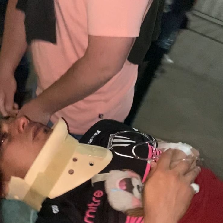 ElfutbolQAC's tweet image. Brian Olivera el arquero de Gimnasia Mendoza por @radiofmq " me querían trasladar al Hospital de Quilmes y yo les dije que no porque seguro allí iba a estar la barra brava de #Quilmes "
Pero como si dijo que estaba inconsciente y salió casi desmayado del vestuario 🤐.