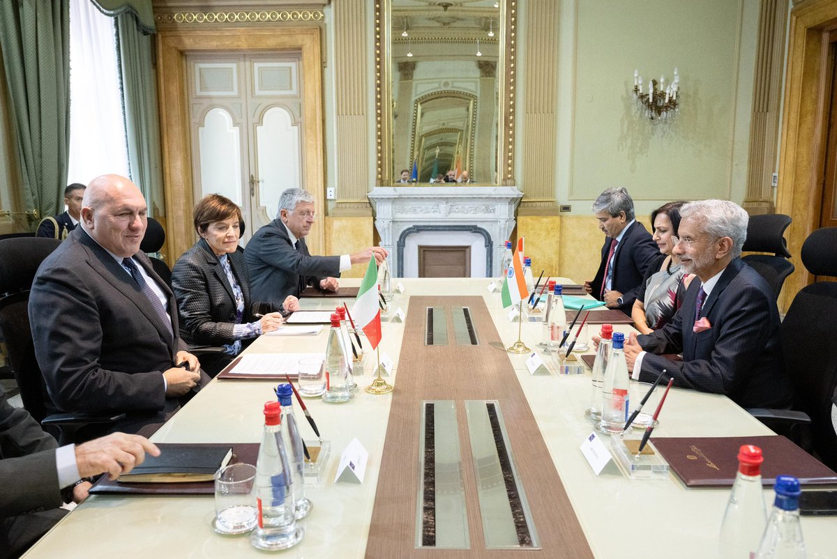 GuidoCrosetto's tweet photo. Willing to improve cooperation between our countries by #GovtoGov initiatives to strengthen our partnership in the defence and security sector. For Italy importance of Indo-Pacific goes side by side with centrality of #Mediterranean.

Today Whit ForAff Min of India @DrSJaishankar https://t.co/or8yMISAiF