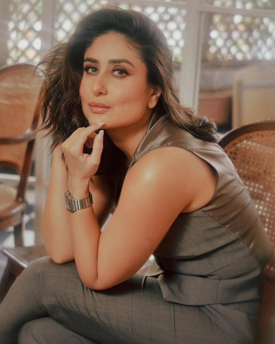 HealthStoppage's tweet photo. The most gorgeous bebo spotted today. ☺

#kareenakapoor #beboo #bollywoodqueen #bollywoodstyle https://t.co/MrZhMckNSB