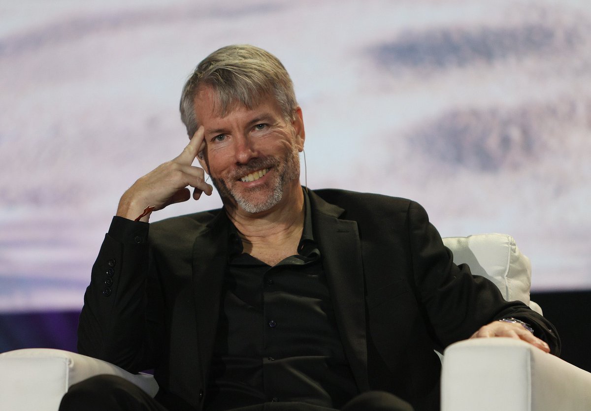 Michael Saylor: Madenciler, yıllık 12 milyar dolarlık satış yapıyor. Önümüzdeki nisan ayında gerçekleşecek halving ile bu 6 milyar dolara inecek. Aynı zamanda #Bitcoin ETF'leri Bitcoin'e olan talebi artıracak. İşte bu nedenle gelecek 12 aydan oldukça iyimseriz.