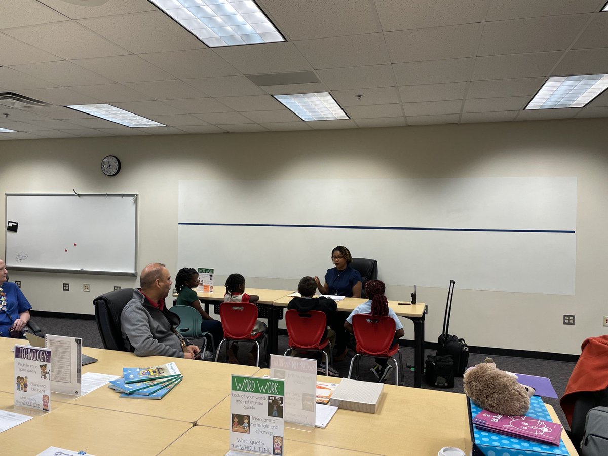 roxy_glass's tweet image. I love building teacher capacity. #modellesson #reading #plcs @TownsellElem