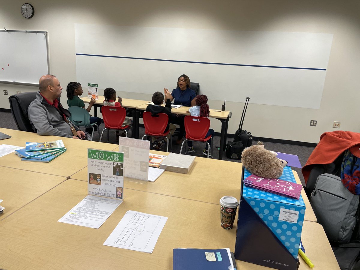 roxy_glass's tweet image. I love building teacher capacity. #modellesson #reading #plcs @TownsellElem