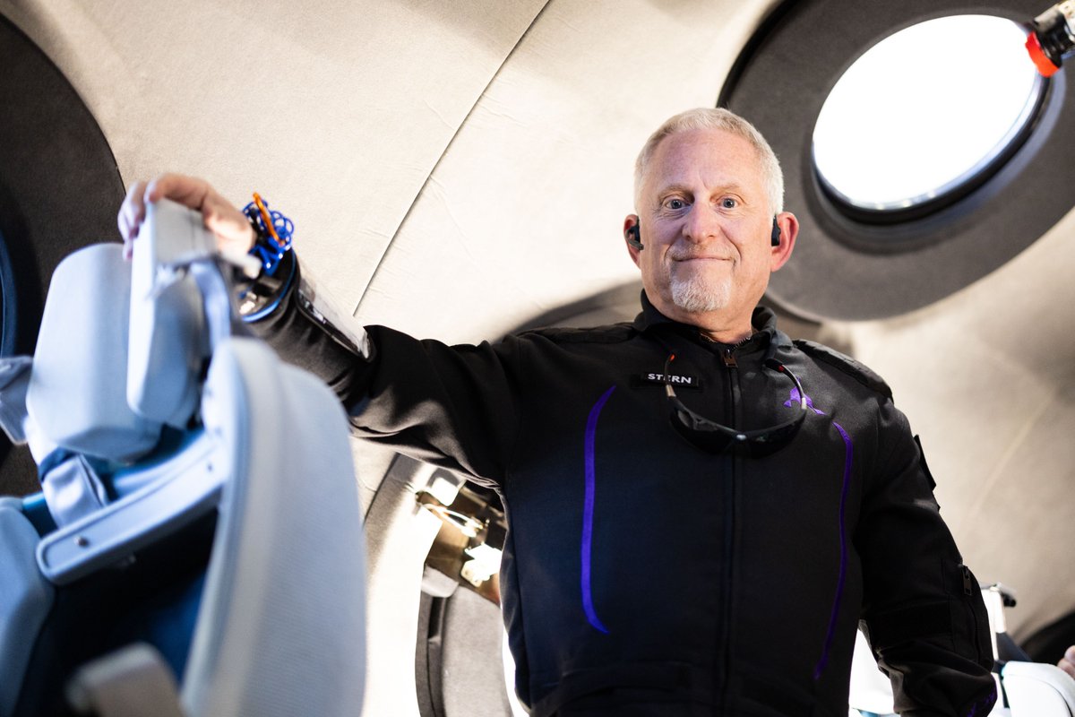 SwRI's tweet photo. SwRI’s Alan Stern became the first staffer to fly in suborbital space! He flew aboard a research flight of Virgin Galactic’s VSS Unity today, testing equipment for a future flight where he will conduct two NASA experiments in space. Congrats, @AlanStern! Photo: Virgin Galactic https://t.co/oceIO5qj3P