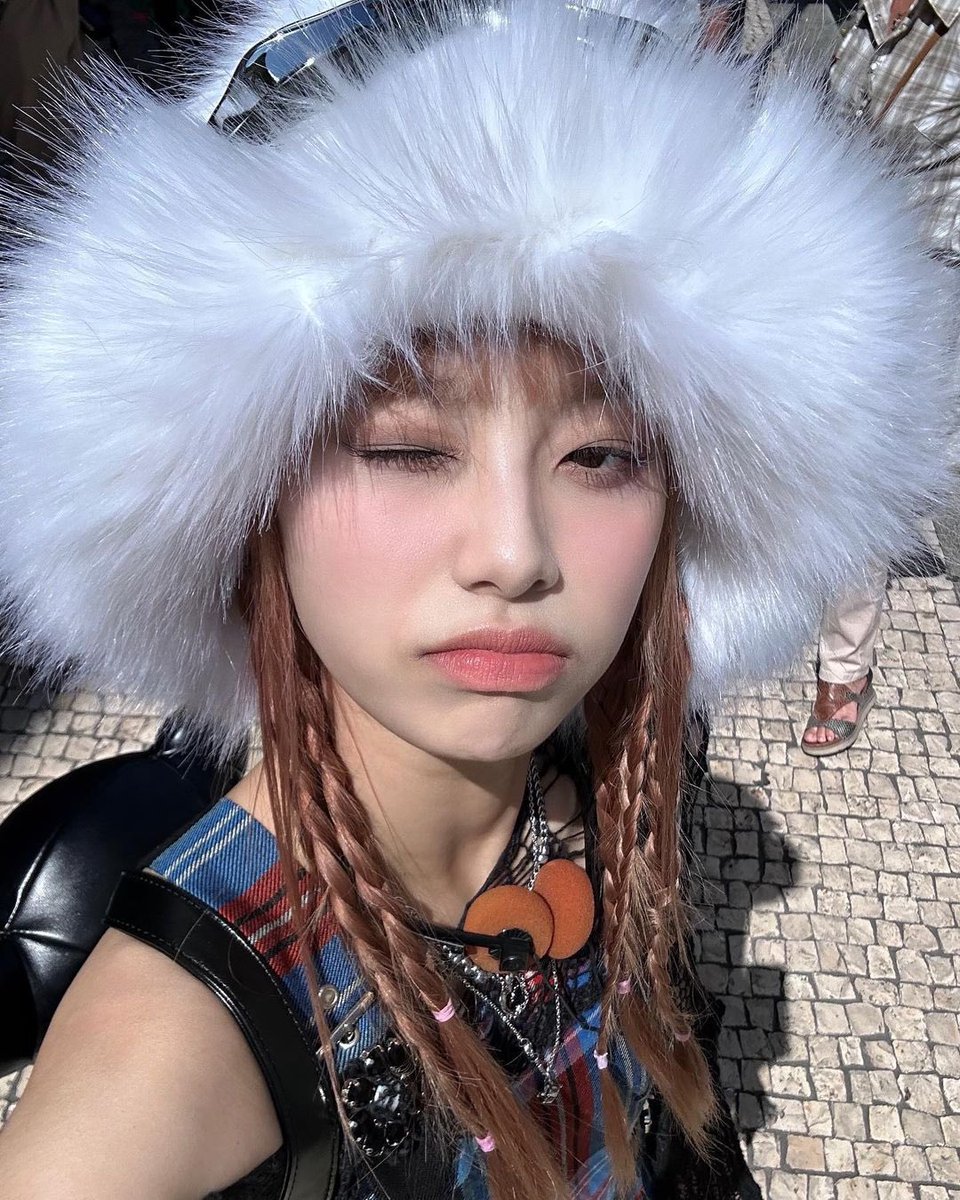 chuu pics tweet media