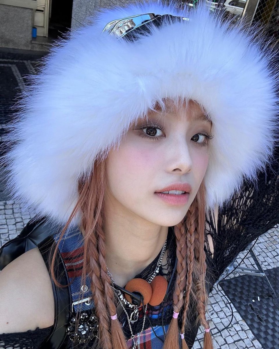 chuu pics tweet media