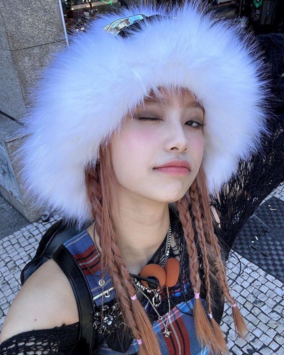 chuu pics tweet media