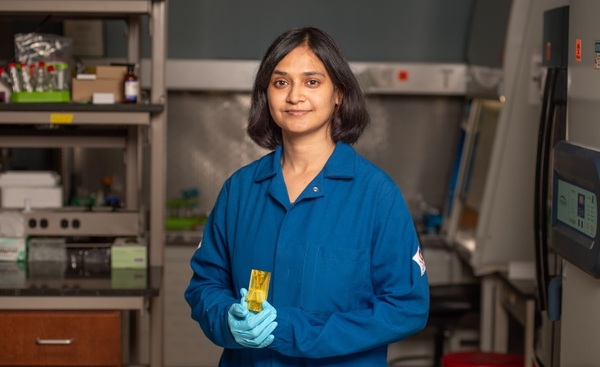 NotreDame's tweet photo. A new device created at Notre Dame could lead to quick, minimally invasive cancer diagnoses.

It uses an innovative method for “listening in” on cells’ conversations to "hear" the early warning signs of cancer and other life-threatening conditions: https://t.co/MoojRC79ep https://t.co/9yuZGS5ILq