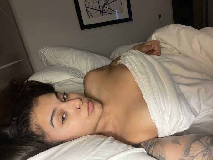 Let&rsquo;s cuddle 💕 https://t.co/zqUkJNNfvY