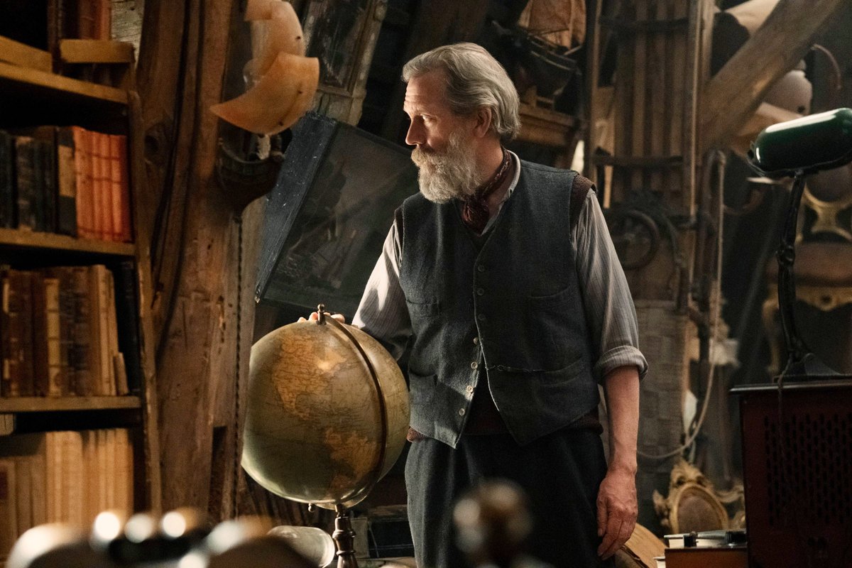 RadioTimes's tweet image. Hugh Laurie wasn&apos;t sure he was right for #AllTheLightWeCannotSee 

radiotimes.com/tv/drama/hugh-…