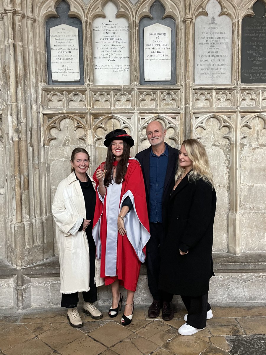 ImogenHarris17's tweet photo. Graduation today 🥂🍾🎉 https://t.co/oY2vmU3rma