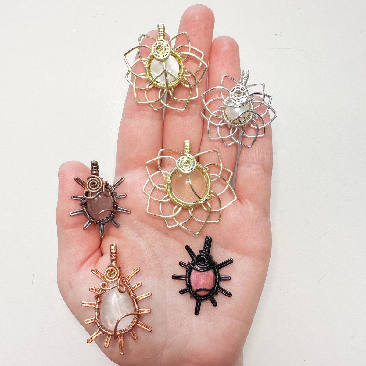 mildhippie's tweet photo. handful of baby crystal pendants 💗☀️🌻

all available Nov. 3rd at 8pm eastern time https://t.co/UlIMyiJJKo