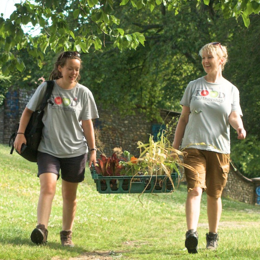 btnhovefood's tweet image. Join our team as an outdoor group leader 🍂
Share your love of the outdoors &amp;amp; its wellbeing benefits with a wide range of people. This maternity cover #vacancy is an opportunity to lead our outdoor activities &amp;amp; gardening groups. Apply by Weds 29th Nov: bhfood.org.uk/we-are-recruit…