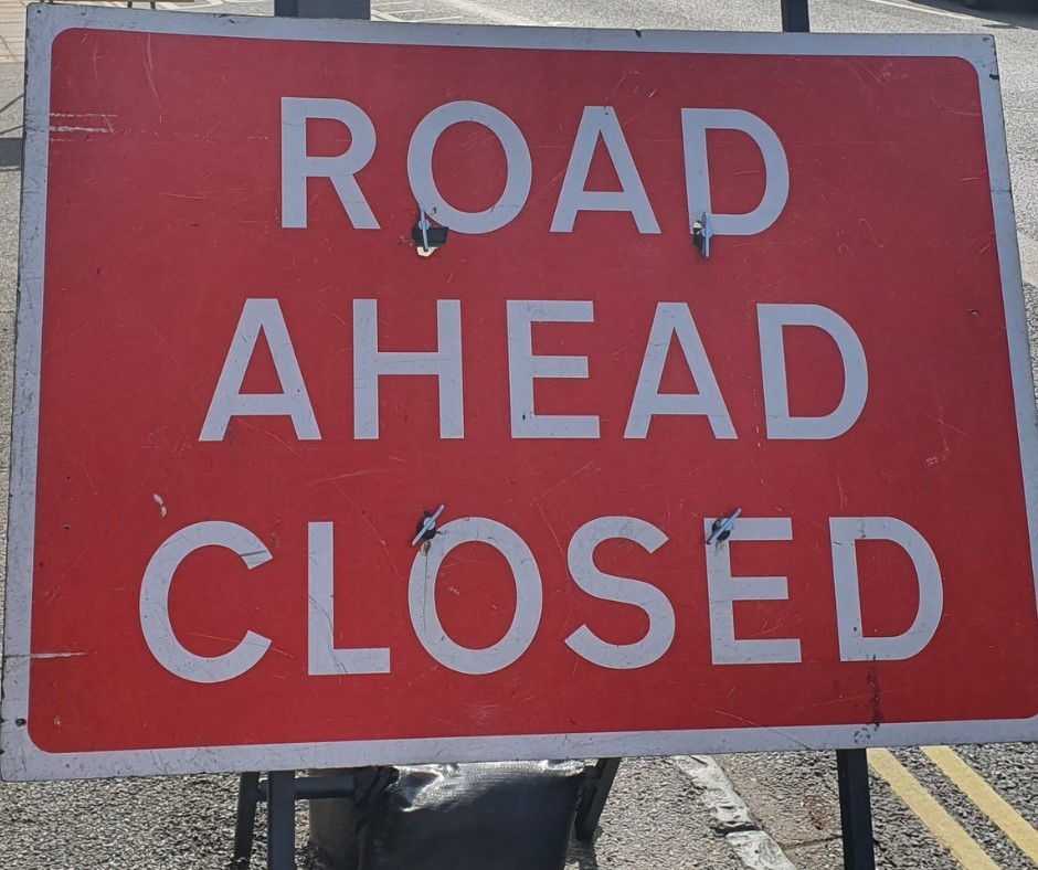 ⚠️ Eastern Road lane closure - both lanes southbound will be closed from 10am on Friday until Monday afternoon for urgent sewer repairs carried out by Southern Water.  The closure will be in place between Farlington roundabout to Anchorage Road junction.