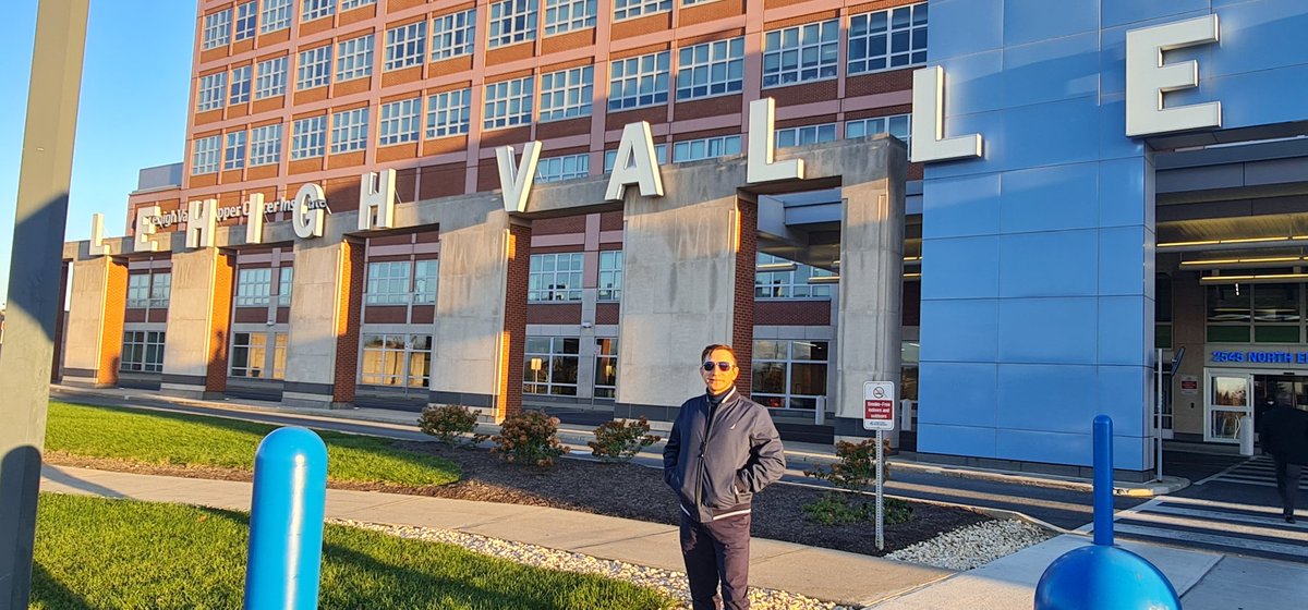 Asim_EMconsult's tweet photo. Good to visit ED of
#leighhighvalley hospital
To meet my niece
@MahrukhMalik118
PGY2
#EMtrainee
@RCEMGlobal
@ed_rli @UHMBT
@Real_Bongi @aaroncumminsNHS @drcazz @caron_graham @SMcL_COO_UHMBT https://t.co/UNu524tRaY