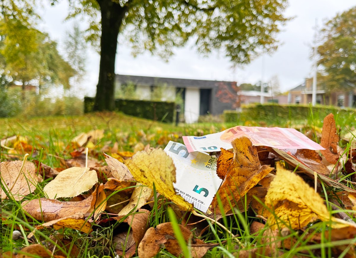 Raad8karspelen's tweet photo. Het is volop herfst, sterker nog, het stormt! 🌪️🍂Dan weet je het wel: tijd voor de #begrotingsvergadering. Een heel belangrijke, omdat het over geld gaat. 💰En reken er maar op dat de #raad meetelt. Je bent welkom in de raadzaal, daar zal het zo nu en dan ook wel even #stormen🍃 https://t.co/MDjaXRVMfn