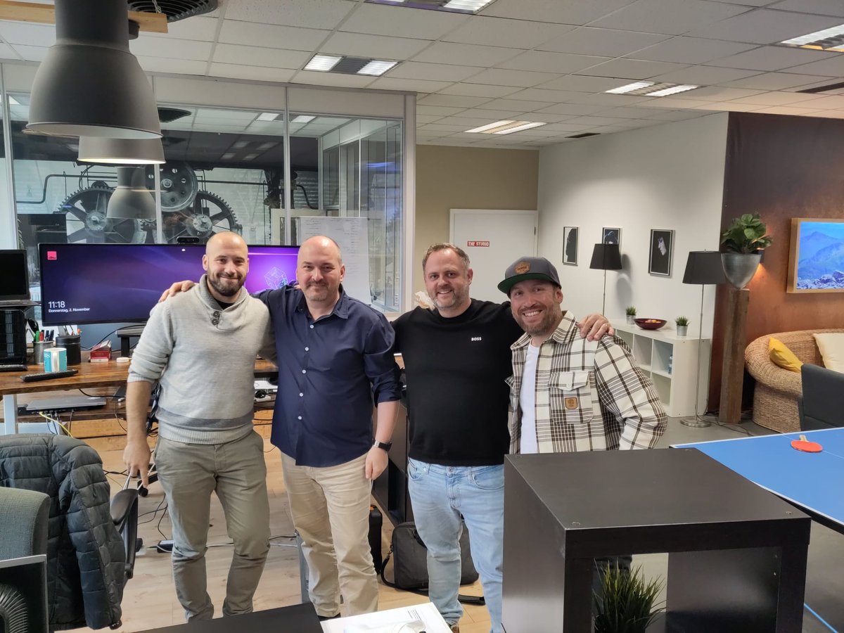 WeSendit's tweet photo. Thanks to @SwissCryptoJay1 for the visit and the exciting exchange as we eagerly prepare for the launch of WeSendit 3.0 with all our partners! Get ready for an epic journey in the weeks to come! 🚀 #WeSenditCommunity #ExcitingTimesFuture #Influencer #marketing #exchange #roadmap #wsi