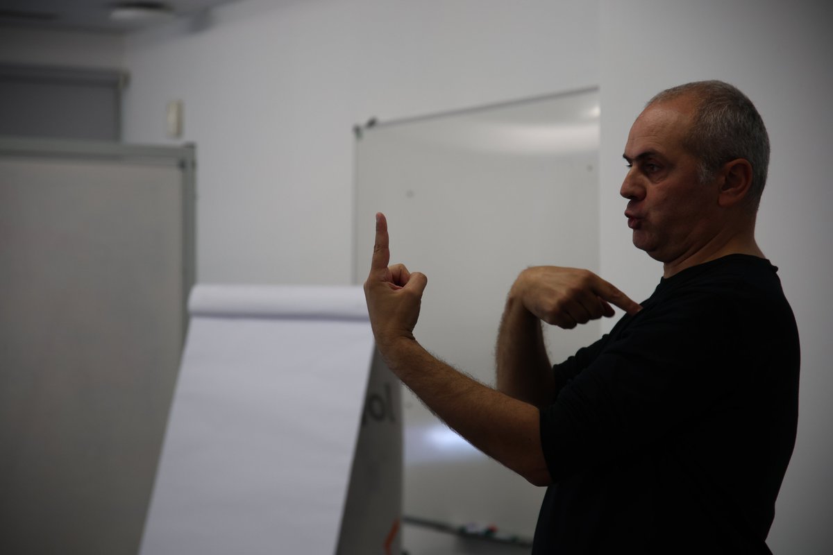 INESCTEC's tweet photo. What about learning #PortugueseSignLanguage? Today, INESC TEC's Commission for #Diversity and #inclusion  organised a workshop to shed light on the importance of #signlanguage as a powerful means of #communication and inclusion! https://t.co/f5WQtAtPOz