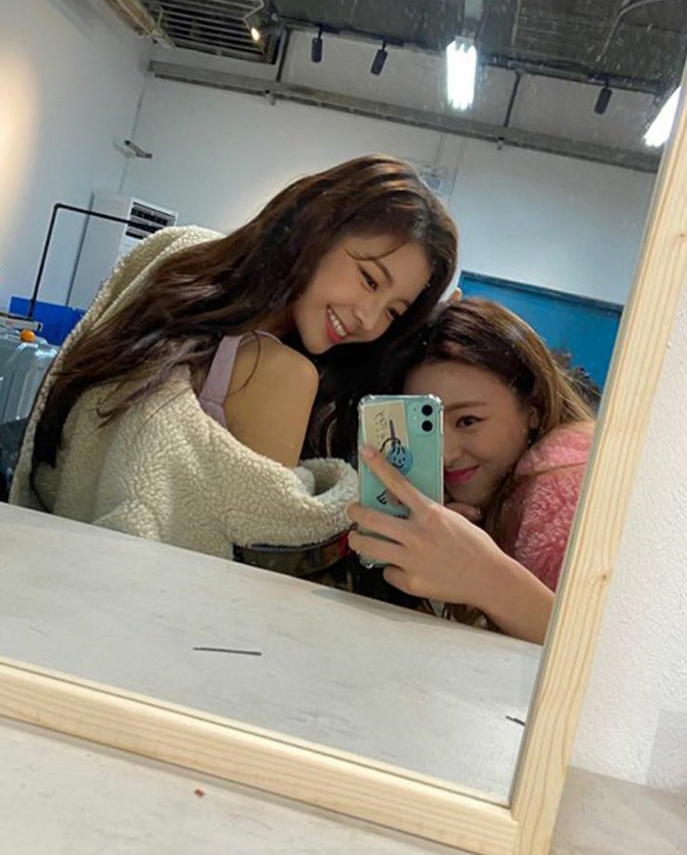 nuestra asociación consiste en siempre acompañarnos a eventos increíbles como lo es este #ƊRƐAMS͜͡O𝕄ℕ𝕀𝔸ᯇ3rd𝗖𝗕 al cual las demás chiquitas también querían asistir pero me adelanté con iriri a escuchar #𝕐o𝖚·Aᥒɗ·𝐼 ૮꒰ ˶• ༝ •˶꒱ა ♡

𝖒a͟i͟d's 𝖌eo ⚔️ #𝙽oelle