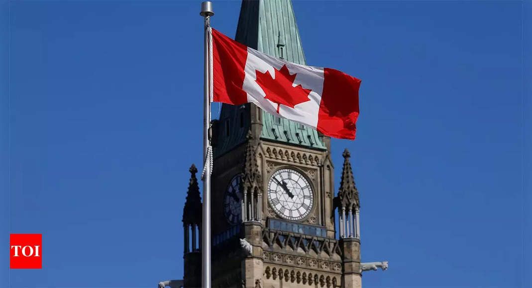 ROS_Research's tweet image. Over 40% Canadians say there are too many immigrants: Survey buff.ly/3Mq4I8u