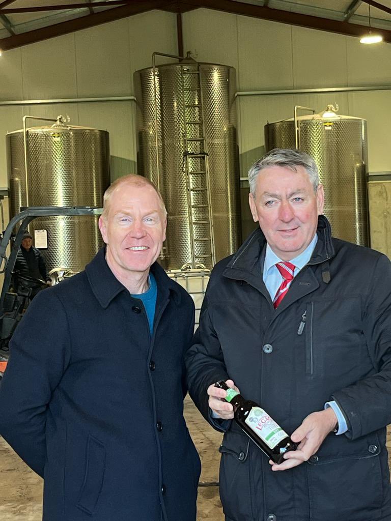 Great day in #Waterford with my friend, Minister @MaryButlerTD & the @fiannafailparty council team. Brilliant to visit @LegacyCider located outside Dungarvan. We then met with @IFAmedia tillage members. Finally, we were shown around the @CmcHygea facility in the City.