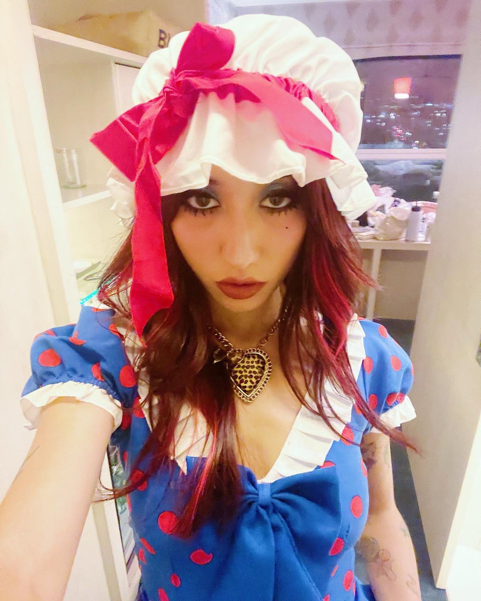 scarylovestory's tweet image. Q bonitos ojos tienes kiero ch*p*rte el p*n*