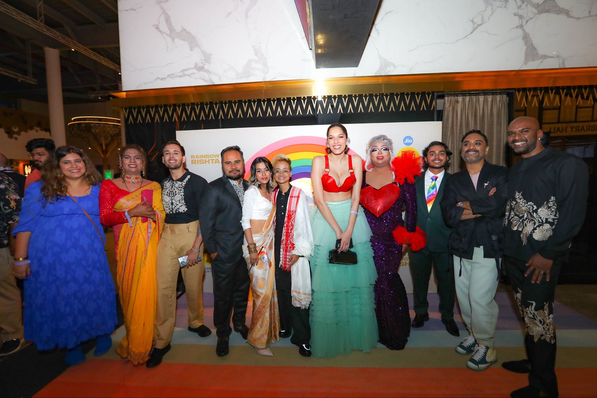 this 🌈 carpet was a witness to all the love that was in the air tonight ✨

#RainbowRishtaOnPrime, Nov 7