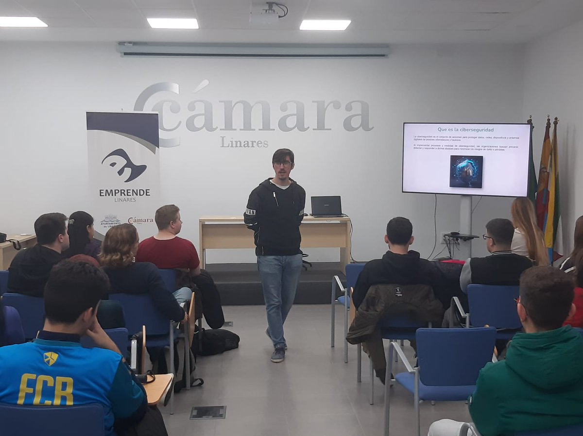 MiolnirST's tweet photo. "En Miólnir, fomentamos la tecnología responsable entre jóvenes. Colaboramos con la @laminastartup  de Linares para concienciar a estudiantes sobre los riesgos y beneficios de la tecnología.  
#TecnologíaResponsable #ProtecciónDigital 

https://t.co/htje9GpmRS https://t.co/87q0LlKQBH