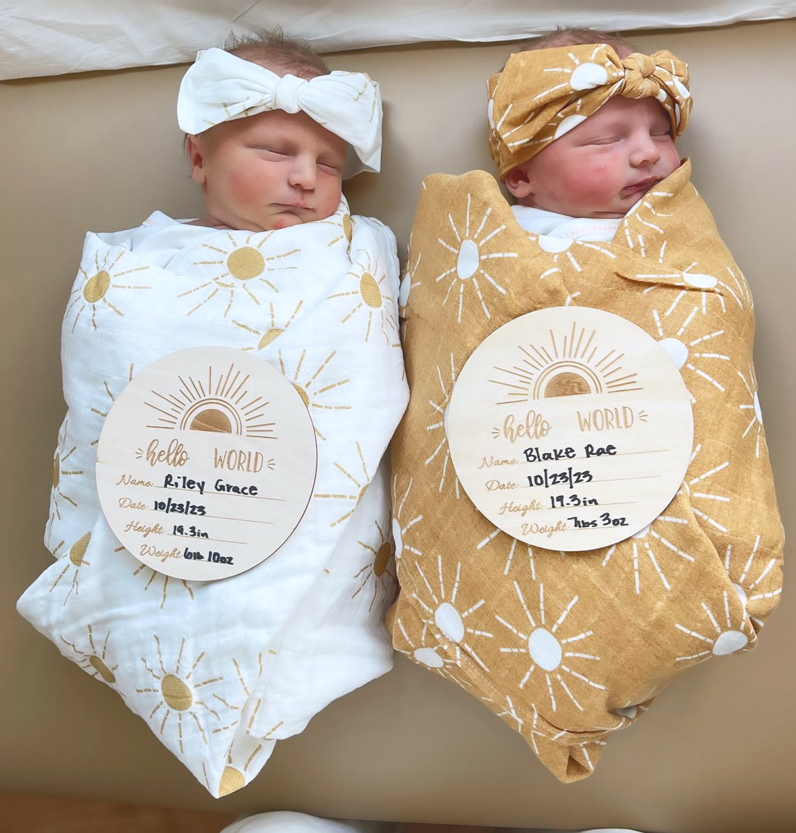 StrackAttack8's tweet image. Our perfect rainbows are here 🌈
Riley Grace Roberson arrived 10/23/23 12:14 PM at 6lbs 10oz &amp;amp; Blake Rae Roberson arrived 2 minutes later at 7lbs 3oz!
We are so thankful to all of our family &amp;amp; friends who have been with us this journey- it truly just the beginning 💕💕