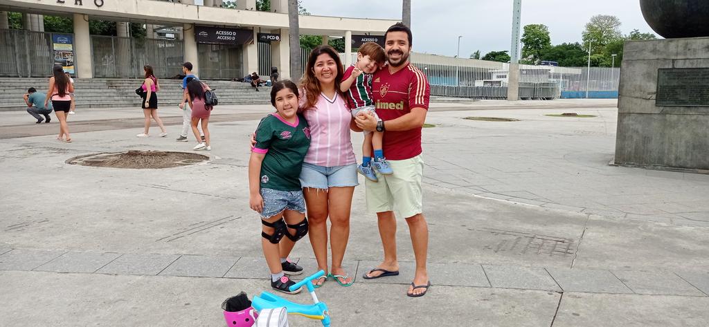 KlausRichmond's tweet image. Eles estiveram no Maracanã no vice-campeonato para a LDU, em 2008. O contador conta que até hoje não assistiu os melhores momentos da partida: "nessa final não entra ninguém em minha casa que não seja Flu"