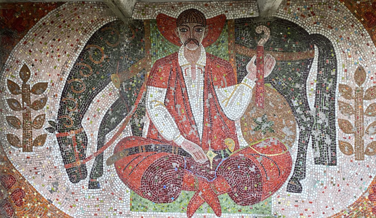 Чи часто ви звертаєте увагу на мозаїки на автобусних зупинках? 

Це культурне явище найбільш поширене саме в Україні, але на жаль, досі мало вивчене. 

Ми поспілкувалися з <a href="/icyce_xpucme/">ісусе</a> який досліджує мозаїки, проводить там толоки і популяризує їх збереження

Гортайте 👇🏻👇🏻👇🏻