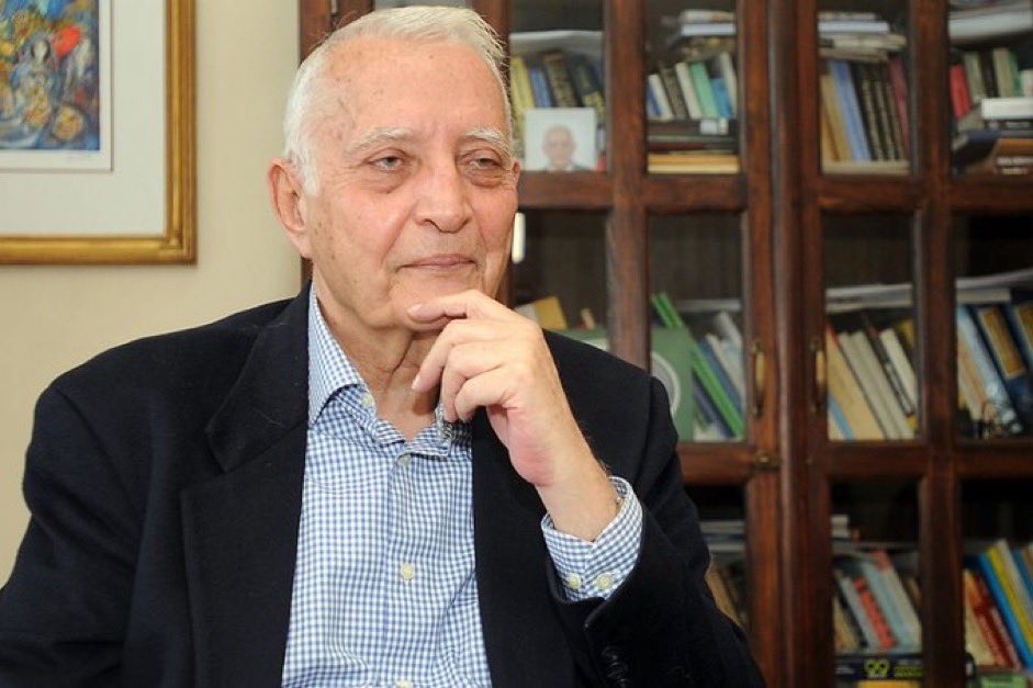 Anayasa Hukuku alanında önemli eserler ortaya koyan Prof. Dr. Ergun Özbudun hocamıza Allah'tan rahmet, yakınlarına ve tüm hukuk camiasına başsağlığı diliyorum.