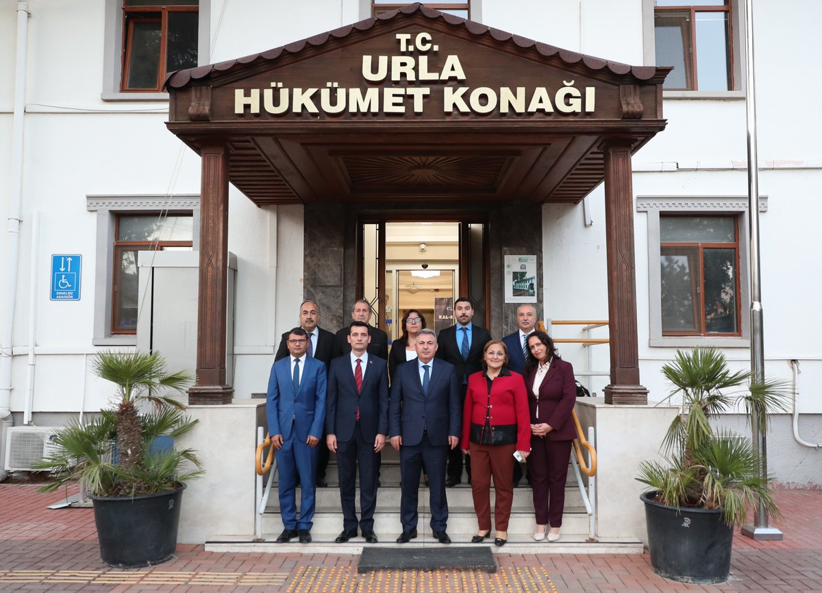 Valimiz <a href="/drsuleymanelban/">Dr. Süleyman Elban</a>, Urla programı kapsamında kaymakamlığı ziyaret ederek, Kaymakam Mustafa Gözlet'ten ilçede yürütülen çalışmalar hakkında bilgi aldı.