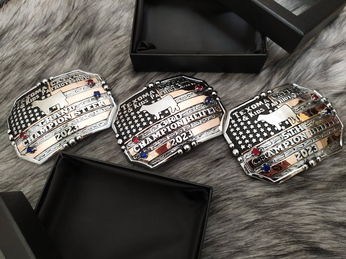 punchybuckles's tweet photo. One of gorgeous buckle for 2023🎃🎃
#punchy #punchybuckles #buckles #bucklesforawards #customized #rodeo #westernlife #championshows #cowboy #cowgirl https://t.co/cfDDDj9jgX