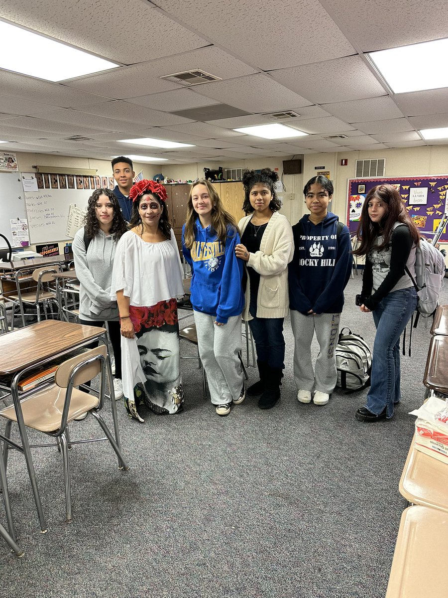 Another Día de los muertos in the books!
#WHSspanish #cultura #DiaDeMuertos