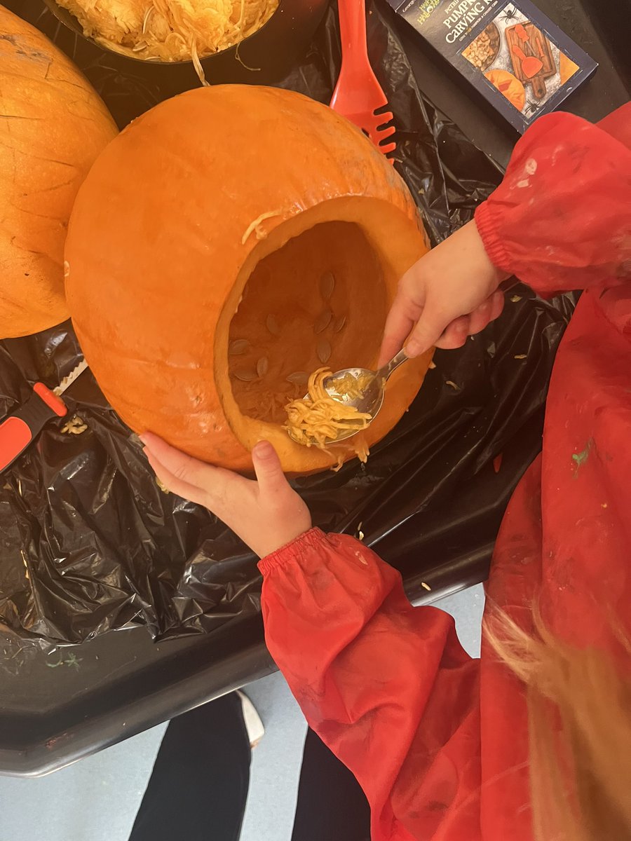 MissMcandrew's tweet photo. Pumpkin carving the other day! Getting the kids in the Halloween spirit 🎃 https://t.co/l8KSNN2Svh