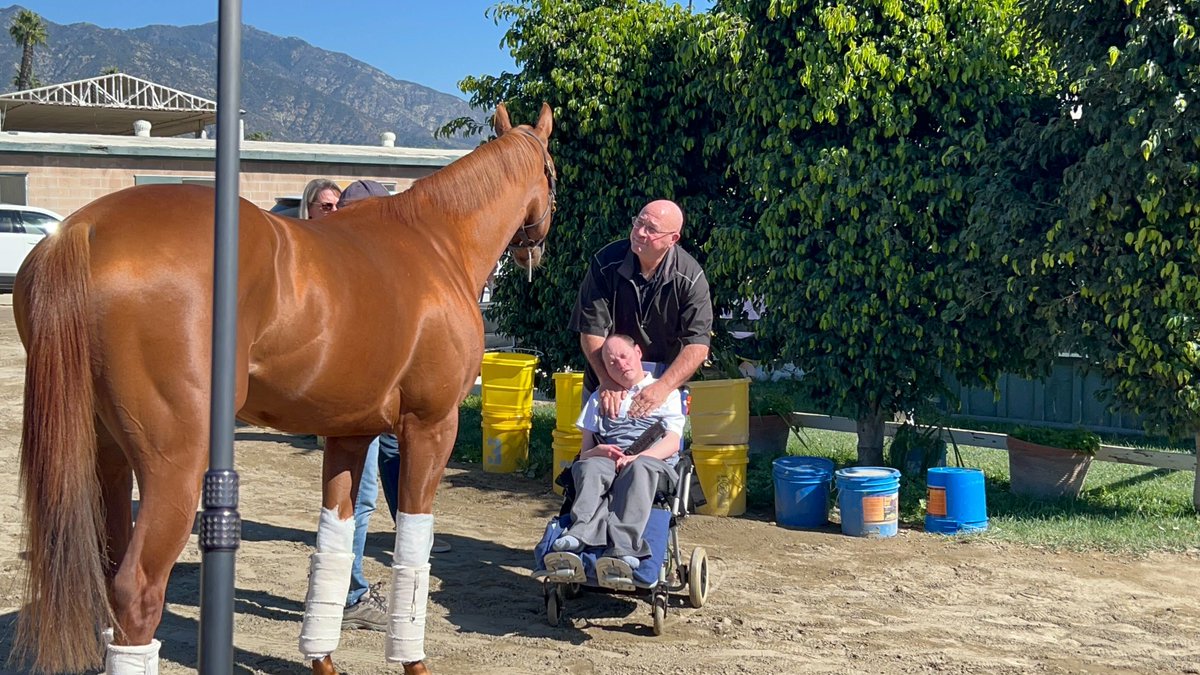 westpointtbred's tweet photo. Carson's Run meeting his namesake Carson Jost. https://t.co/LnTBVCONkm